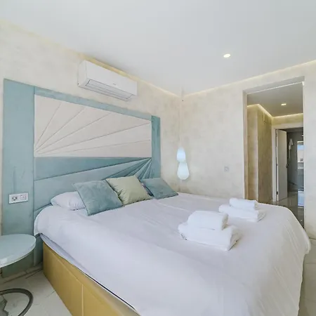 Poolside Escape - Heated Pool - Lounge Area - Ac