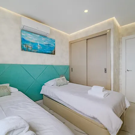 Poolside Escape - Airco & Heated Pool Lejlighed