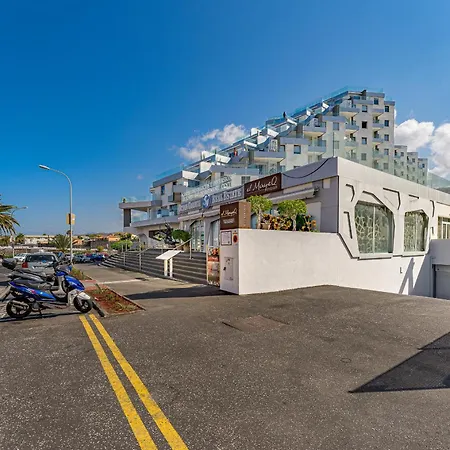 Poolside Escape - Airco & Heated Pool 아데제