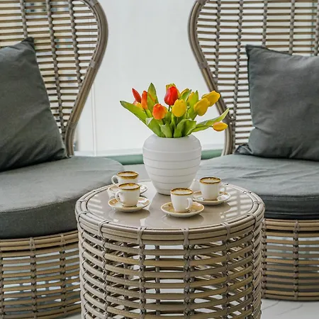 Poolside Escape - Airco & Heated Pool 아데제