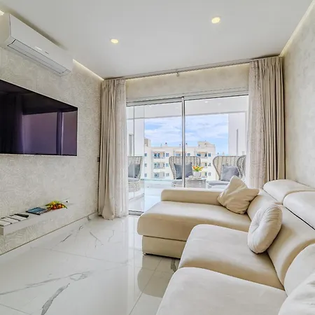 Poolside Escape - Heated Pool - Lounge Area - Ac