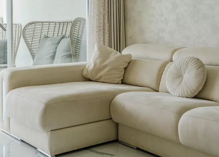 Poolside Escape - Airco & Heated Pool Lägenhet