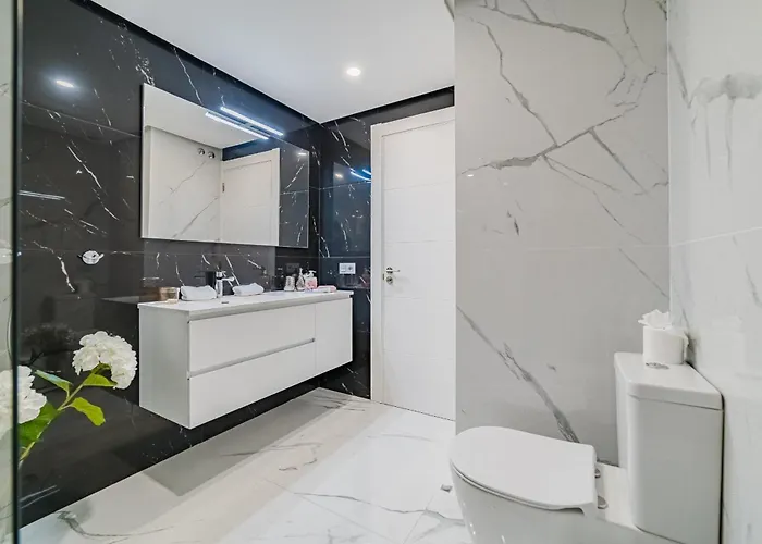 Poolside Escape - Airco & Heated Pool * 아데제