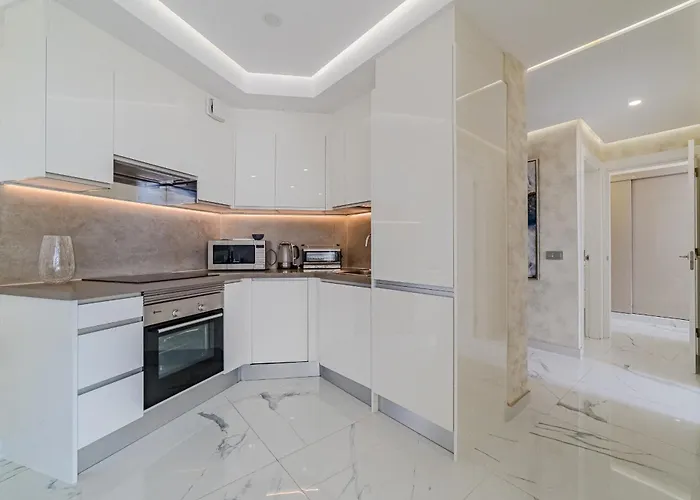 Poolside Escape - Airco & Heated Pool Lägenhet