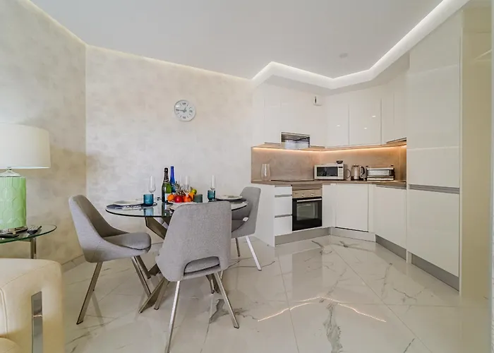 아파트 Poolside Escape - Airco & Heated Pool 아데제