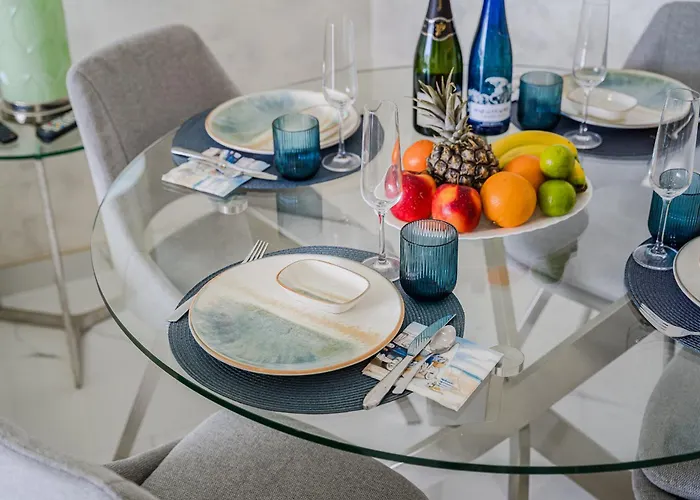 Poolside Escape - Airco & Heated Pool 아파트 아데제