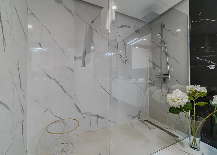 Poolside Escape - Airco & Heated Pool Lägenhet *