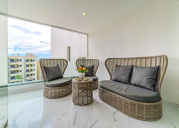 Poolside Escape - Airco & Heated Pool 아파트 *